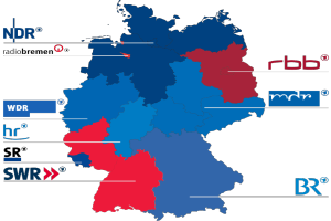 Eine Deutschlandkarte mit in rot und blau hervorgehobenen Bundesl├Ąndern, die die Ergebnisse der Wahl 2016 zeigt, einschließlich der Namen der Kandidaten und des Wahltermins.