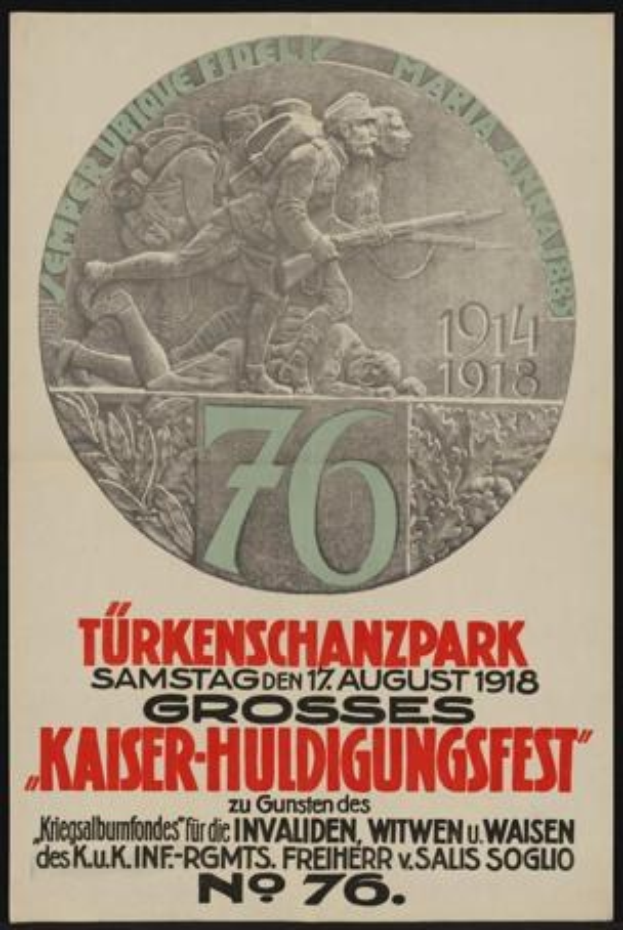 Plakat zum 70-jährigen Jubiläum des Kaiser-Huldigungsfestes in Berlin, Deutschland, mit einer Gruppe von Menschen in der Mitte und Text und Zahlen in einem klassischen Photo-Rahmen.