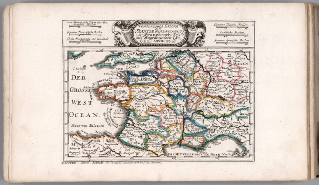 Ein aufgeschlagenes Buch mit einer detaillierten Karte von Deutschland, einschließlich seiner Bundesländer und Städte, sowie begleitendem Text mit zusätzlichen Informationen.