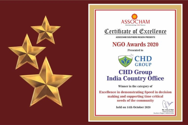 Auszeichnung für den NGO Award 2020 mit dem Text "Chd Group India Country Office" und einem Schild-Logo mit einem zentralen Stern und einem Lorbeerkranz, eingerahmt von drei Sternen auf der linken Seite.
