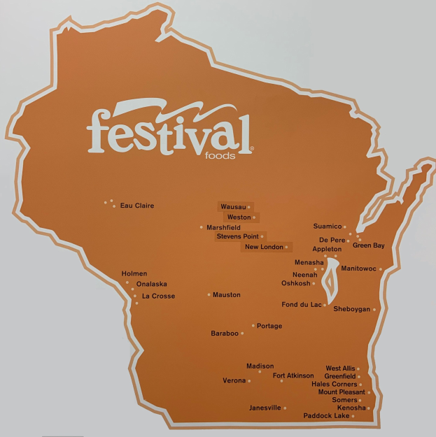 Ein lebendiger Plakat einer Wisconsin-Karte voller farbenfroher Lebensmittel, beschriftet mit "Festival Foods."