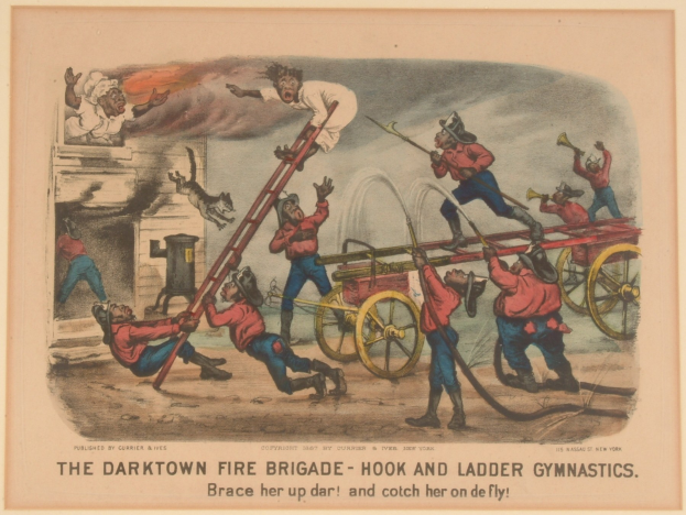 Ein Plakat mit der Aufschrift "The Darktown Fire Brigade - Hook and Ladder Gymnastics" zeigt Menschen, die Leitern und Gegenstände halten, mit einem Pferdewagen im Hintergrund.