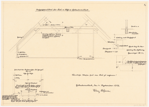 Schwarz-weißer architektonischer Zeichnung eines Hauses mit einem geneigten Dach, das als erster Grundriss bezeichnet wird, begleitet von detaillierten Texten und strukturellen Anmerkungen auf altem Papier.