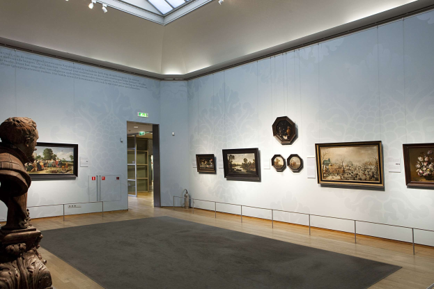 Ein altes Stadtplan von München, Deutschland, auf einem schwarzen Hintergrund, der Straßen, Gebäude und Sehenswürdigkeiten mit beschrifteten Text zeigt.