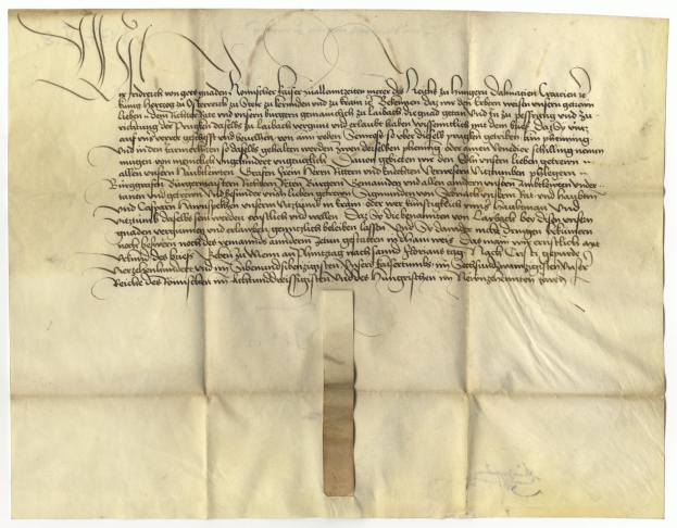 Ein vergilbtes, altes Stück Papier mit schwarzer Handschrift, ein Schreiben des deutschen Staates, in dem die Freigabe eines Gesuchs für den Tod eines Mannes beantragt wird.