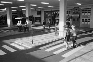 POL-HA: Verkehrssicherheitsarbeit beim Überqueren der Straße - Erstklässler an der Funckeparkschule lernen das sichere Überqueren der Straße