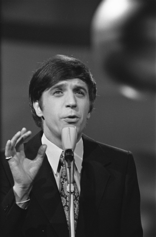 Eine Comic-Seite mit einem Mann in Zylinder und einer Frau in einem Kleid, beide sehen besorgt aus, mit dem Text "Die Wahrheit des Richters".